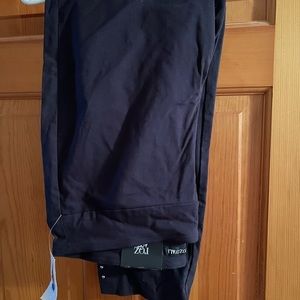 Roz&Ali Ankle length stretch slacks.  New with tags.